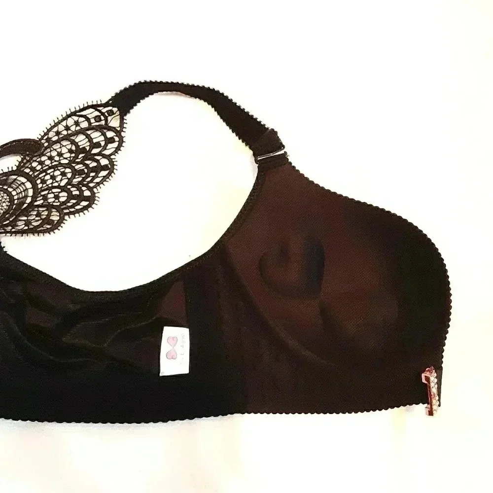 NWOT Bra - Picture 2 of 3